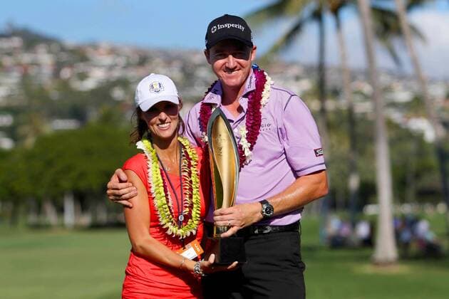 January 18, 2015 - Jimmy Walker and his wife Erin pose with the trophy after Jimmy won the 2015 Sony Open In Hawaii at the Waialae Country Club in Honolulu, HI. PGA Golf Herren TOUR, SONY OPEN JAN18 - ZUMAc04_