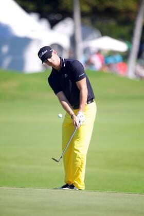 January 18, 2015 - Honolulu, Hawaii: Morgan Hoffmann chips to the 18th green during the final round of the Sony Open at Waialae Country Club in Honolulu, Hawaii. PGA Golf Herren Golf: Sony Open JAN18 - ZUMAc04_