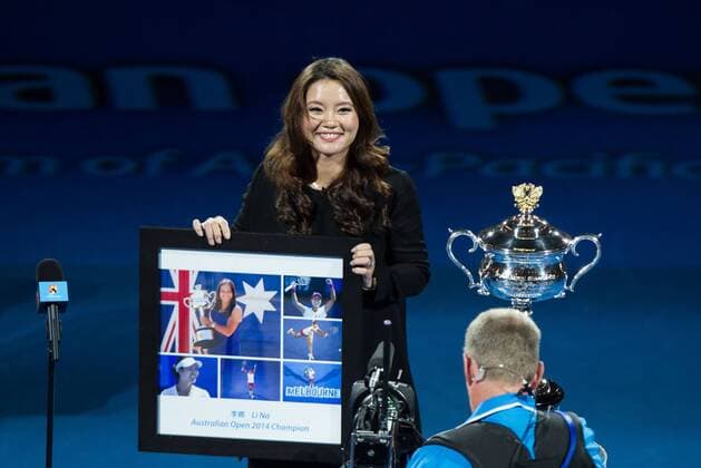 2014 Australian Open tennis champion Li Na of China attends her farewell ceremony at Rod Laver Arena on the first day of 2015 Australian Open tournament in Melbourne, Australia, Jan. 19, 2015. Li Na shared her pregnancy news with the spectators during the event. ) (SP)AUSTRALIA-MELBOURNE-LI NA-FAREWELL CEREMONY BaixXue 