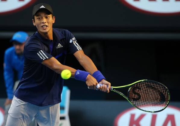 (150119) -- MELBOURNE, Jan. 19, 2015 -- Lu Yen-Hsun of Chinese Taipei returns the ball during the first round match of men s singles at the 2015 Australian Open tournament in Melbourne, Australia, Jan. 19, 2015. (SP)AUSTRALIA-MELBOURNE-TENNIS-AUSTRALIA OPEN-DAY 1 XuxYanyan 