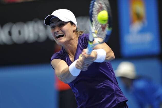 20.01.2015 Australian Open Tennis from Melbourne Park. Monica Niculescu of Romania returns a shot in her match on day two of the 2015 Australian Open at Melbourne Park, Melbourne, Australia. xEssixLimx  ActionPlus11590966