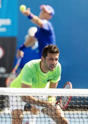 TENNIS - ATP Tennis Herren Australian Open 2015 MELBOURNE,AUSTRALIA,21.JAN.15 - TENNIS - ATP World Tour, Grand Slam, Australian Open, doubles. Image shows Vasek Pospisil (CAN) and Julian Knowle (AUT).