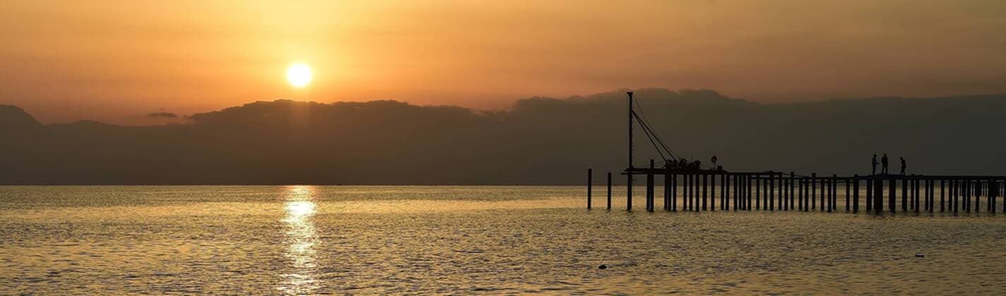 21.01.2015 - Fussball - 2. Bundesliga - Saison 2014 2015 - SpVgg Greuther Fürth Fuerth - Trainingslager Wintertrainingslager Belek Türkei - - Feature Impression - Sonne Sonnenuntergang - Gegenlicht - Meer - Panorama