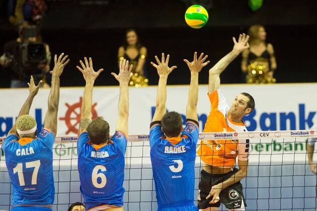 21.01.2015, xfrx, Volleyball Champions League, BR Volleys Berlin - Budvanska Rivijera Budva, v.l. Cala Gerarido Yosleyder (Budvanska Rivijera Budva),Bjelica Novica (Budvanska Rivijera Budva),Radke Murilo (Budvanska Rivijera Budva),Scott Touzinsky (Berlin Recycling)