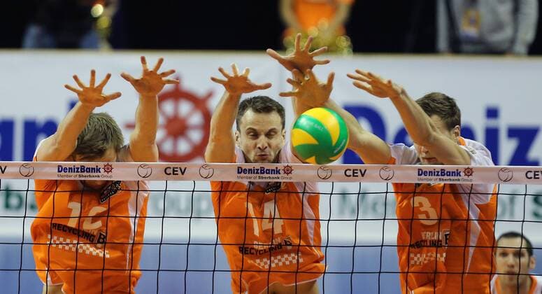 Paul Carroll (BR Volleys), Tomas Kmet (BR Volleys), Robert Kromm (BR Volleys), von links BR Volleys Berlin-Budvanska Rivijera Budva Volleyball CEV Champions League 2014 2015, CEV Deniz Bank Herren, Männer, Maenner, men, Volleyball, Deutschland, Germany, Max-Schmeling-Halle Berlin, 21.1.2015