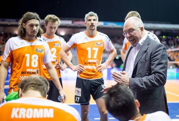 Berlin, Deutschland, 21.01.2015: Voleyball CEV Championsleague 2014 2015 - BR Volleys - Budvanska Rivijera Budva. Trainer Mark Lebedew (BR Volleys) während einer Auszeit