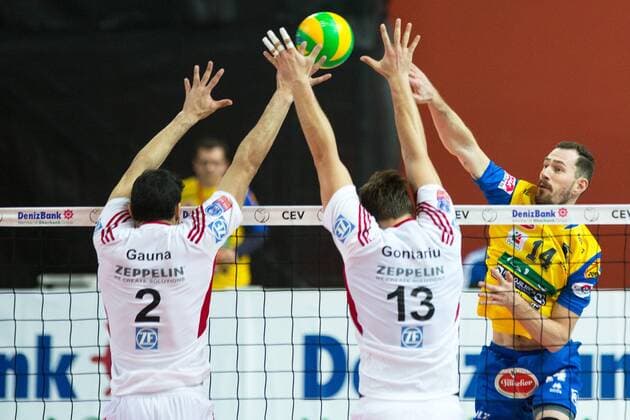 VOLLEYBALL - Aich Dob vs Friedrichshafen KLAGENFURT,AUSTRIA,21.JAN.15 - VOLLEYBALL - CEV, Champions League, SK Aich Dob vs VfB Friedrichshafen. Image shows Stephen Anthony Nash (Aich), Maximiliano Gauna and Adrian Radu Gontariu (Friedrichshafen).