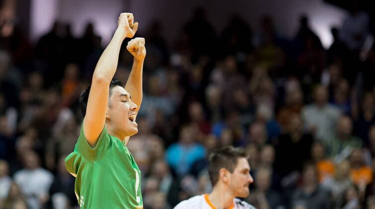 Berlin, Deutschland, 21.01.2015: Voleyball CEV Championsleague 2014 2015 - BR Volleys - Budvanska Rivijera Budva. Erik Shoji (BR Volleys 2) jubelt