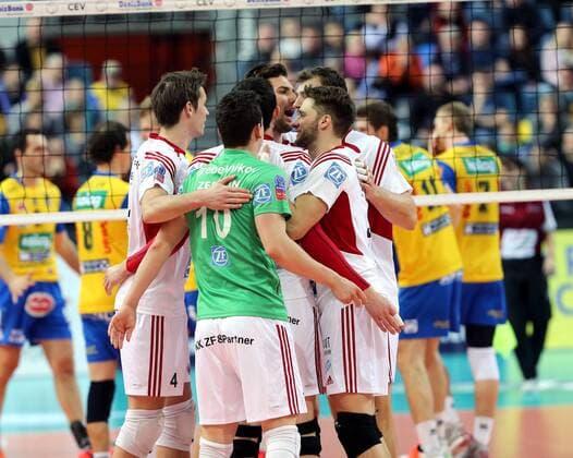 Volleyball. Champions League. SK Posojilnica Aich Dob gegen VfB Friedrichshafen. Jubel (Friedrichshafen). Klagenfurt, 21.1.2015.