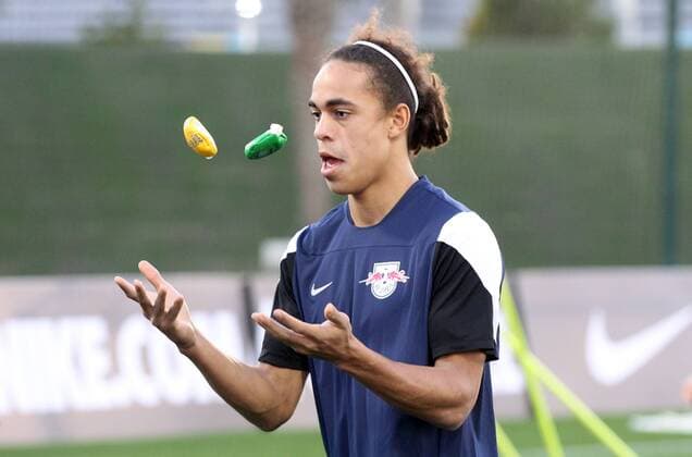 21.01.2015, ar-Rayyan Aspire Sports Academy, Fußball , RasenBallsport Leipzig RB Leipzig - Trainingslager. , Koordinationsübung. Im Bild: Yussuf Poulsen. ,