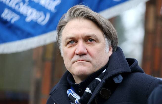Pressetermin zur HSV-Partnerschaft mit Klaus-Michael Kuehne 1. Fussball Bundesliga 2014-2015 Hamburger SV einigt sich mit Klaus-Michael Kuehne auf eine langfristige Partnerschaft. Zur Saison 2015-2016 erwirbt das Stadion-Namensrecht. Ab Anfang Juli 2015 wird das HSV-Stadion wieder Volksparkstadion genannt. Vorstandsvorsitzender Dietmar Beiersdorfer (Hamburger SV) im Volkspark Hamburg