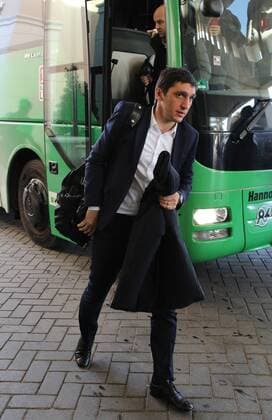 11.01.2015, Belek, Türkei Fussball, Fußball, Bundesliga Saison 2014 - 2015, Hannover 96, Vorbereitung, Rueckrunde, Trainingslager Belek, Ankunft Hotel, Trainer Tayfun Korkut