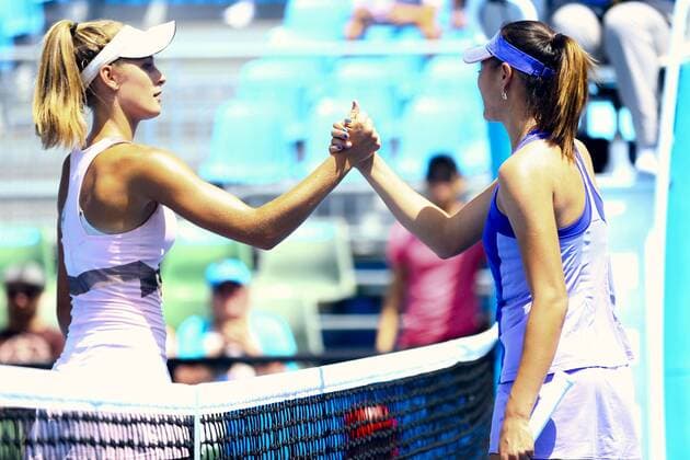 MELBOURNE, AUSTRALIA - JANUARY 24: (CHINA OUT) Shilin Xu (R) of China shankes hands with Kaylah McPhee of Australia during the Australian Open 2015 Junior Championships at Melbourne Park on January 24, 2015 in Melbourne, Australia. ( xWuxYuezi ChinaFotoPressx  