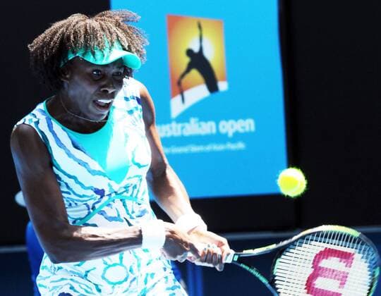 (150124) -- MELBOURNE, Jan. 23, 2015 -- Venus Williams of the United States returns the ball during her women s singles third round match against Camila Giorgi of Italy at 2015 Australian Open tennis tournament at Melbourne Park in Melbourne, Australia, Jan. 23, 2015. Williams won 2-1. ) (SP)AUSTRALIA-MELBOURNE-TENNIS-AUSTRALIA OPEN JinxLinpeng 