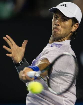 (150124) -- MELBOURNE, Jan. 24, 2015 -- Fernando Verdasco of Spain returns the ball during the men s singles third round match at the 2015 Australian Open tennis tournament at Melbourne Park in Melbourne, Australia, Jan. 24, 2015. (SP)AUSTRALIA-MELBOURNE-TENNIS-VERDASCO BaixXue 