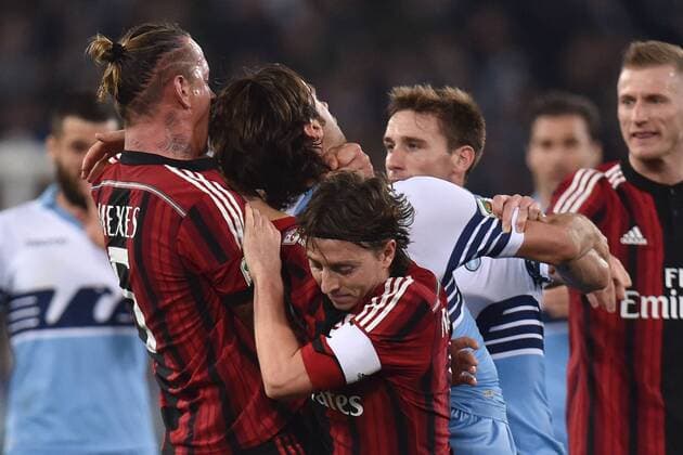 Philippe Mexes Milan argues with Stefano Mauri Lazio - Serie A Lazio Rom - Milan AC - Foto AndreaxStaccioli Insidefoto andreaxstaccioli
