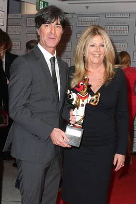 Joachim Löw und seine Ehefrau Daniela bei der Verleihung Deutscher Medienpreis am 23.01.2015 im Kongresshaus in Baden Baden Deutscher Medienpreis 2015 in Baden Baden 