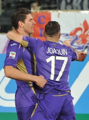 Florenz, Serie A - ACF Fiorentina (AC Florenz) vs AS Rom: Torjubel Mario GOMEZ und Joaquin -  xItalyxPhotox