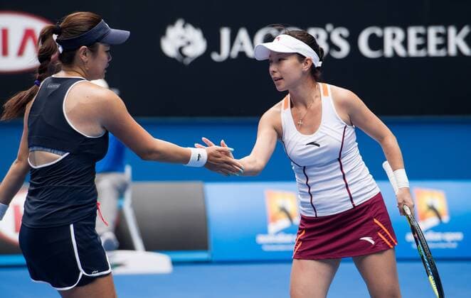 Zheng Jie (R) of China and Yung-Jan Chan of Chinese Taipei react during their women s doubles quarterfinal match at Australian Open tournment in Melbourne, Australia, Jan. 27, 2015. BaixXue 