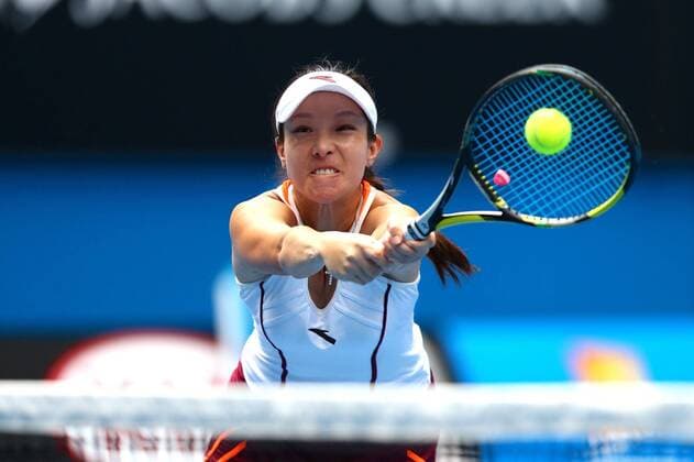 MELBOURNE, AUSTRALIA - JANUARY 27: (CHINA OUT) Jie Zheng of China plays a backhand during Women s Doubles quarter-finals on day nine of 2015 Australian Open at Melbourne Park on January 27, 2015 in Melbourne, Australia.  CFP462371838 