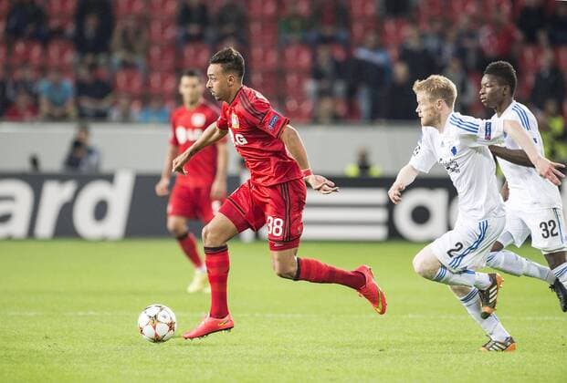 Karim Bellarabi l. (LEV) im Zweikampf gegen Tom HOEGLI (Högli) und Danny AMANKWAA r. (KOP), Aktion, Fussball Champions League Qualifikation, Rueckspiel, Bayer 04 Leverkusen (LEV) - FC Kopenhagen (KOP) 4:0, am 27.08.2014 in Leverkusen Deutschland.