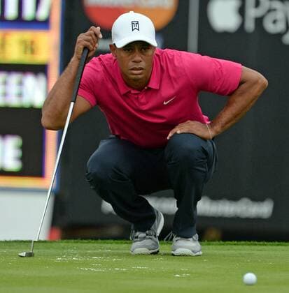 Tiger Woods lines up his put on the sixteenth hole of the Waste Management Phoenix Open at the Fairmont Scottsdale Princes golf course in Scottsdale, Arizona January 29, 2015.  PXP2015012914 ARTxFOXALL