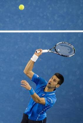 Serbia s Novak Djokovic serves the ball during his men s singles semifinal match at the Australian Open tennis championship in Melbourne, Australia, Jan. 30, 2015. (SP)AUSTRALIA-MELBOURNE-TENNIS-AUSTRALIAN OPEN-MEN S SINGLES SEMIFINAL BaixXue 