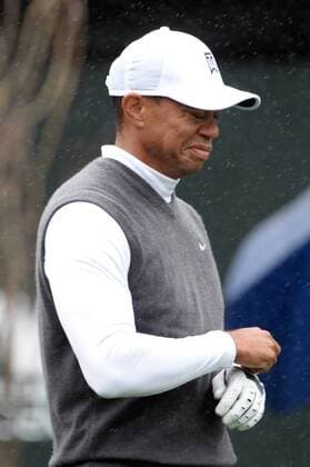 Tiger Woods makes a face as he walks to the green after hitting his tee shot on the sixteenth hole of the second round of the Waste Management Phoenix Open at the Fairmont Scottsdale Princes golf course in Scottsdale, Arizona January 30, 2015.  PXP2015013007 ARTxFOXALL