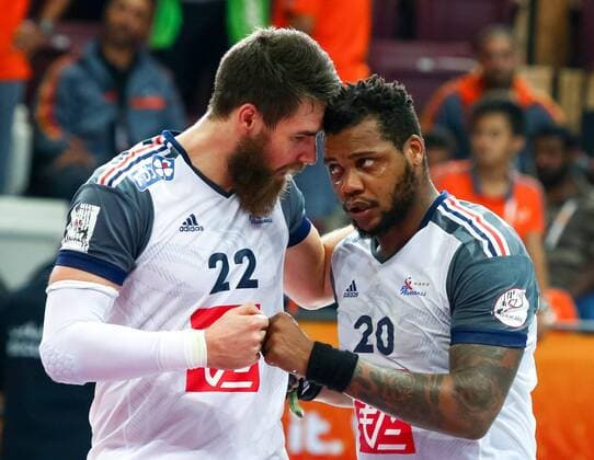 30.01.2015, Lusail Multipurpose Hall, Lusail, QAT, IHF, Handball Weltmeisterschaft der Herren, QAT, IHF WM, Herren, Halbfinale, Frankreich vs Spanien, im Bild Luka Karabatic (FRA), Cedric Sorhaindo (FRA) during the IHF Handball World Championship WM Weltmeisterschaft semifinal match between France and Spain at the Lusail Multipurpose Hall, Lusail, Qatar on 2015 01 30. EX_PUC