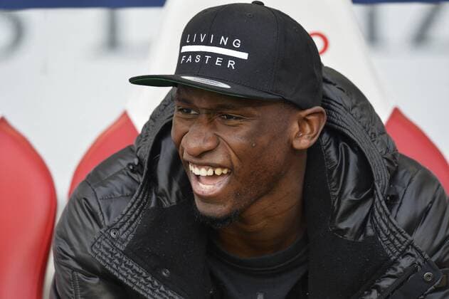 Antonio Rüdiger VfB Stuttgart privat verletzt mit Basecap freundlich lächeln lächelt lächelnd gute Laune VfB Stuttgart gegen Borussia Mönchengladbach BMG Fußball Herren GER 1. Bundesliga Spieltag 18 18. Spieltag Saison 2014 2015 Stuttgart Mercedes-Benz Arena 31.01.2015 VfB Stuttgart gegen Borussia Mönchengladbach BMG