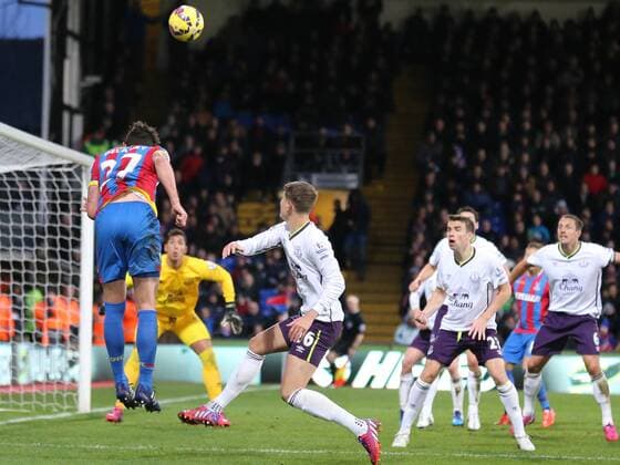 31.01.2015. London, England. Barclays Premier League. Crystal Palace versus FC Everton. Damien Delaney heads the ball goalwards. xJasonxHearnx  ActionPlus11593782