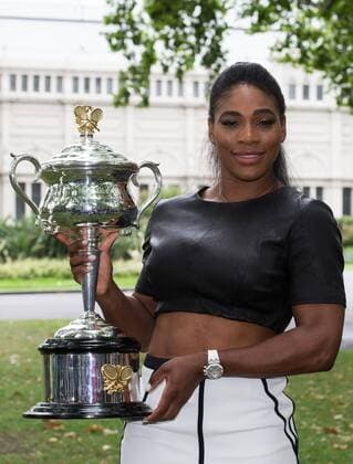 (150201) -- MELBOURNE, Feb. 1, 2015 -- 2015 Australian Open women s singles champion Serena Williams of the U.S. poses for photos with the Daphne Akhurst Memorial Cup (women s singles trophy) in front of Royal Exhibition Building at Carlton Gardens in Melbourne, Australia, Feb. 1, 2015. ) (SP)AUSTRALIA-MELBOURNE-SERENA WILLIAMS BaixXue 