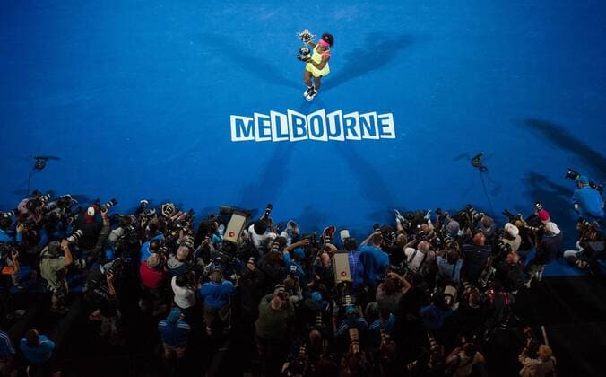 Serena Williams of the United States poses with the trophy after winning her women s singles final at the Australian Open tennis championship in Melbourne, Australia, Jan. 31, 2015. PHOTO BaixXue 