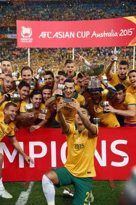 Australia team group Mannschaftsbild Totale (AUS), JANUARY 31, 2015 - Football Soccer : Australia players celebrate winning in the award ceremony after the AFC Asian Cup Australia 2015 Final match between South Korea 1-2 Australia at Stadium Australia in Sydney, Australia. NOxTHIRDxPARTYxSALES.  (pfta006972)