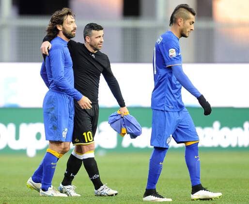 Aktuell Fußball, Italien, Serie A, Udinese Calcio - Juventus Turin Serie A, Udinese Calcio - Juventus Turin, l abbraccio tra Andrea Pirlo e Antonio Di Natale. xHOCHxZWEIx xItalyxPhotoxPressx 
