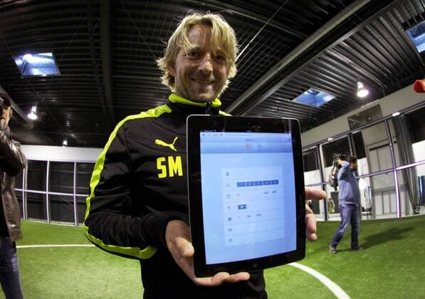Mittwoch 26.09.2012, 1. Bundesliga Saison 12 13 - in Dortmund, BV Borussia Dortmund, Vorstellung des âÄž Footbonauten âÄœ . Scout Sven Mislintat (BVB) mit der Auswertung DeFodi01018053947