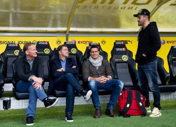 Samstag 19.10.2013, 1. Fussball Bundesliga 9. Spieltag, Saison 2013 2013 in Dortmund, BV Borussia Dortmund - Hannover 96 1:0, Vorsitzender Geschaeftsfuehrer Hans-Joachim Watzke (BVB),Sportdirektor Michael Zorc (BVB), Sebastian Kehl (BVB) und Ilkay Guendogan (BVB) DeFodi01001046783