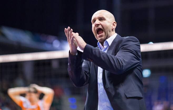 Berlin, Deutschland, 04.02.2015: Volleyball Bundesliga Saison 2014 2015 - BR Volleys - TV Rottenburg. Trainer Hans Peter Müller Mueller Angstenberger (Rottenburg)