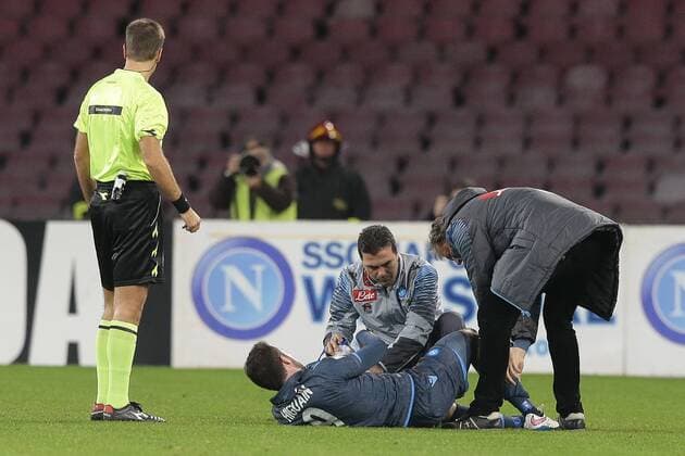 Verletzung Gonzalo Higuain Napoli, Napoli 04-02-2015 Stadio San Paolo Football Calcio Coppa Italia - Italy Cup. SSC Neapel vs Inter Mailand cesarexpurini