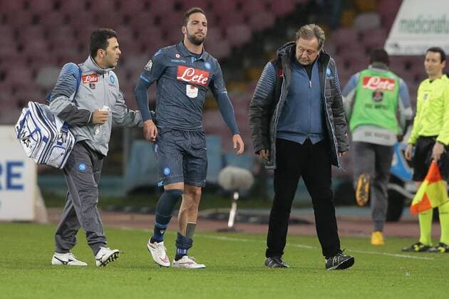 Verletzung Gonzalo Higuain Napoli, Napoli 04-02-2015 Stadio San Paolo Football Calcio Coppa Italia - Italy Cup. SSC Neapel vs Inter Mailand cesarexpurini
