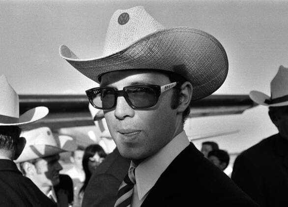 Fussball WM 1970 Ankunft der deutschen Mannschaft in Mexiko 25.05.1970 Franz BECKENBAUER (Deutschland) bei der Ankunft mit Cowboy Hut xxNOxMODELxRELEASExx