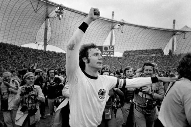 Fussball Weltmeisterschaft 1974 Finale Deutschland - Holland 07.07.1974 Franz BECKENBAUER (Deutschland) jubelt über den Weltmeistertitel. xxNOxMODELxRELEASExx