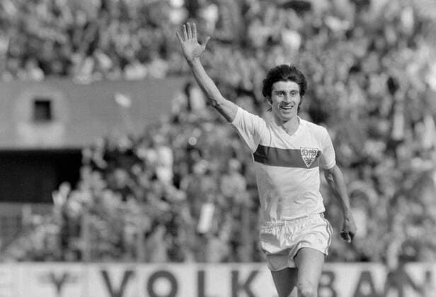 FUSSBALL 1. BUNDESLIGA SAISON 1973 1974 30. Spieltag VfB Stuttgart - FC Bayern Muenchen 20.04.1974 Heinz STICKEL (VfB Stuttgart) jubelt nach dem Tor zum 1:0 xxNOxMODELxRELEASExx