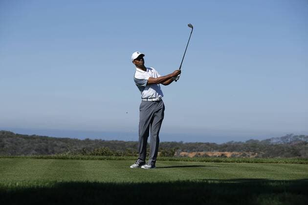 February 5, 2015: Tiger Woods follow through after a tee shot during the first round of the Farmers Insurance Open at Torrey Pines in La Jolla, CA. GOLF: FEB 05 PGA Golf Herren - Farmers Insurance Open - First Round Icon269150205011 EDITORIAL USE ONLY