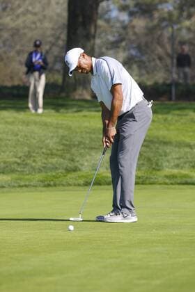 February 5, 2015: Tiger Woods putts on the 16th green on the Torrey Pines Golf Course (North) at the Farmers Insurance Open in San Diego, Ca. GOLF: FEB 05 PGA Golf Herren - Farmers Insurance Open - First Round Icon150205086 EDITORIAL USE ONLY
