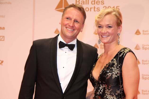 Wiesbaden Kurhaus, Stiftung Deutsche Sporthilfe Ball des Sports 2015, red carpet, roter Teppich Bundeligaschiedsrichterin Bibiana Steinhaus und Freund Stefan Kiefer