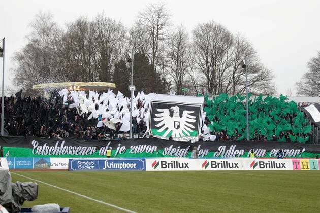 07.02.2015, xvex, Fussball 3.Liga, SC Preussen Münster - Fans von Münster mit einer Choreografie