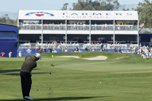 February 7, 2015: Spencer Levin hits on the 18th fairway on the Torrey Pines Golf Course during the third round of the Farmers Insurance Open in San Diego, Ca. GOLF: FEB 07 PGA Golf Herren - Farmers Insurance Open - Third Round Icon1502071180 EDITORIAL USE ONLY