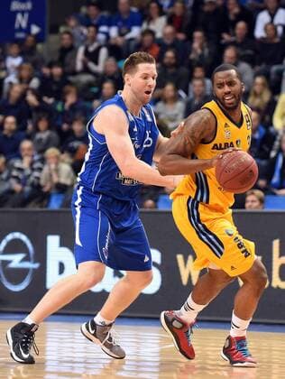 08.02.2015, xhbx, Basketball BBL, Frankfurt Skyliners - Alba Berlin, v.l. Jacob Burtschi (Fraport Skyliners Frankfurt), Jamel McLean (Alba Berlin)