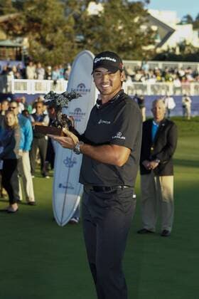 February 8, 2015: Jason Day poses with the trophy during the award ceremony on the Torrey Pines Golf Course during the final round of the Farmers Insurance Open in San Diego, Ca. GOLF: FEB 08 PGA Golf Herren - Farmers Insurance Open - Final Round Icon1502081356 EDITORIAL USE ONLY
